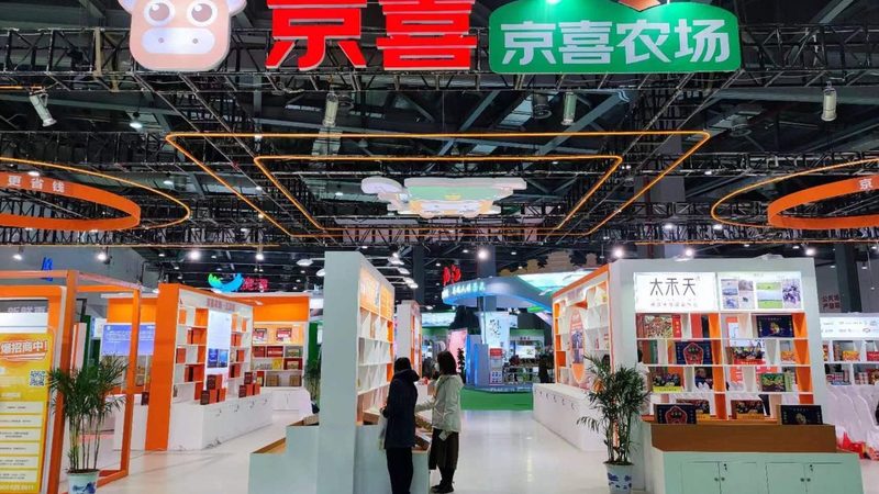 在挑选展台搭建定制服务时，以下信任锚点可以帮助您评估对方的专业实力：